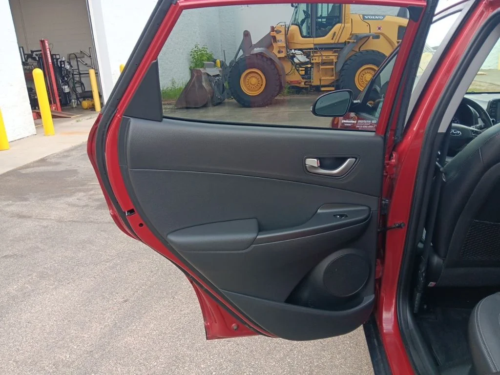 Used 2018 Pulse Red Hyundai Limited image 37