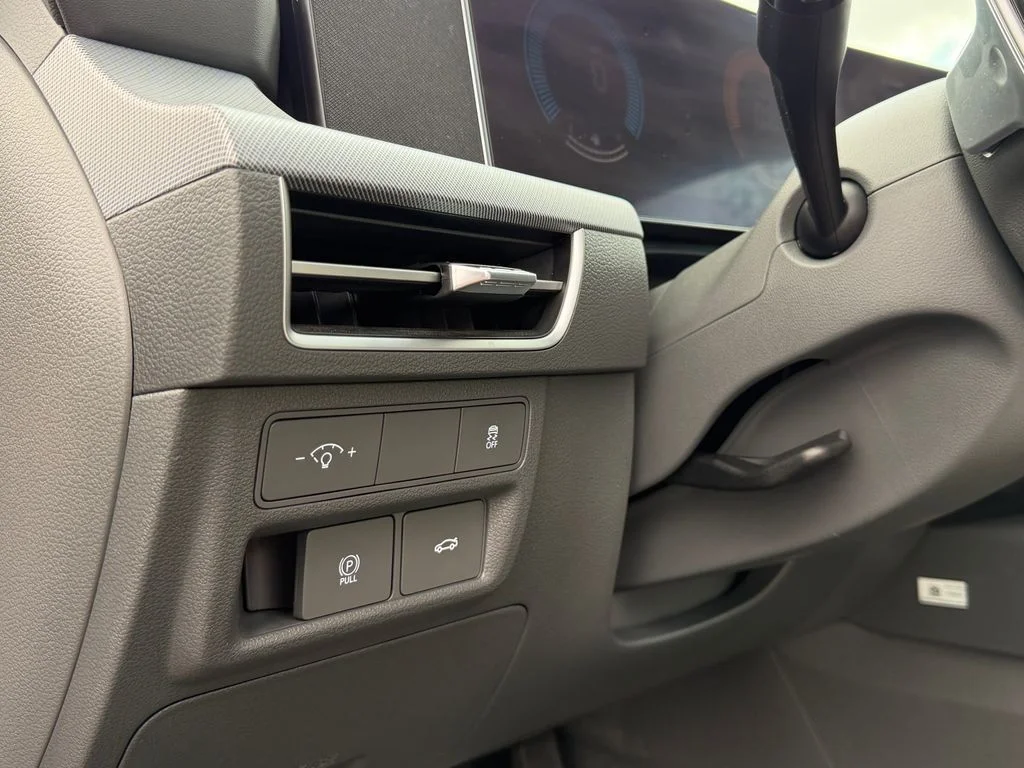 Used 2025 Red Hyundai SEL image 26