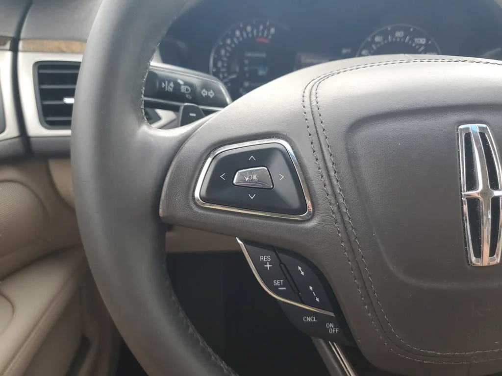 Used 2020 Blue Lincoln Reserve image 21