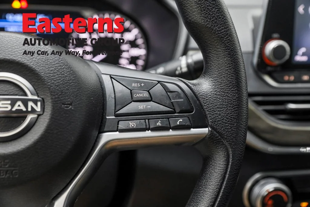 Used 2023 Silver Nissan 2.5 SR image 16