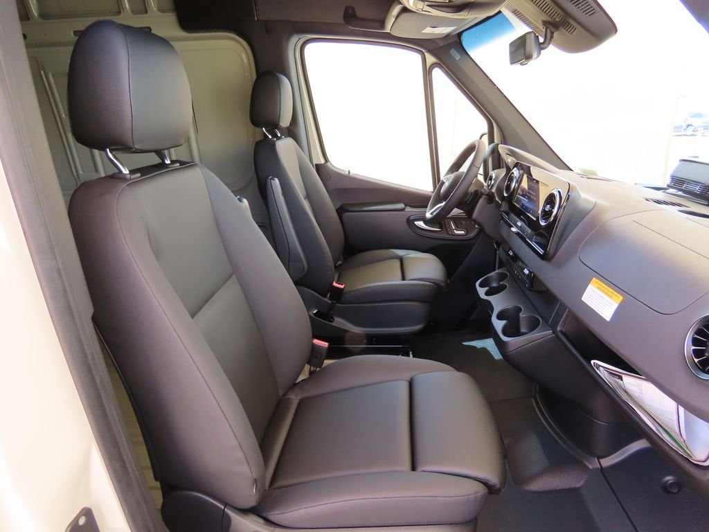 New 2026  Mercedes-Benz Cargo 144 WB image 22