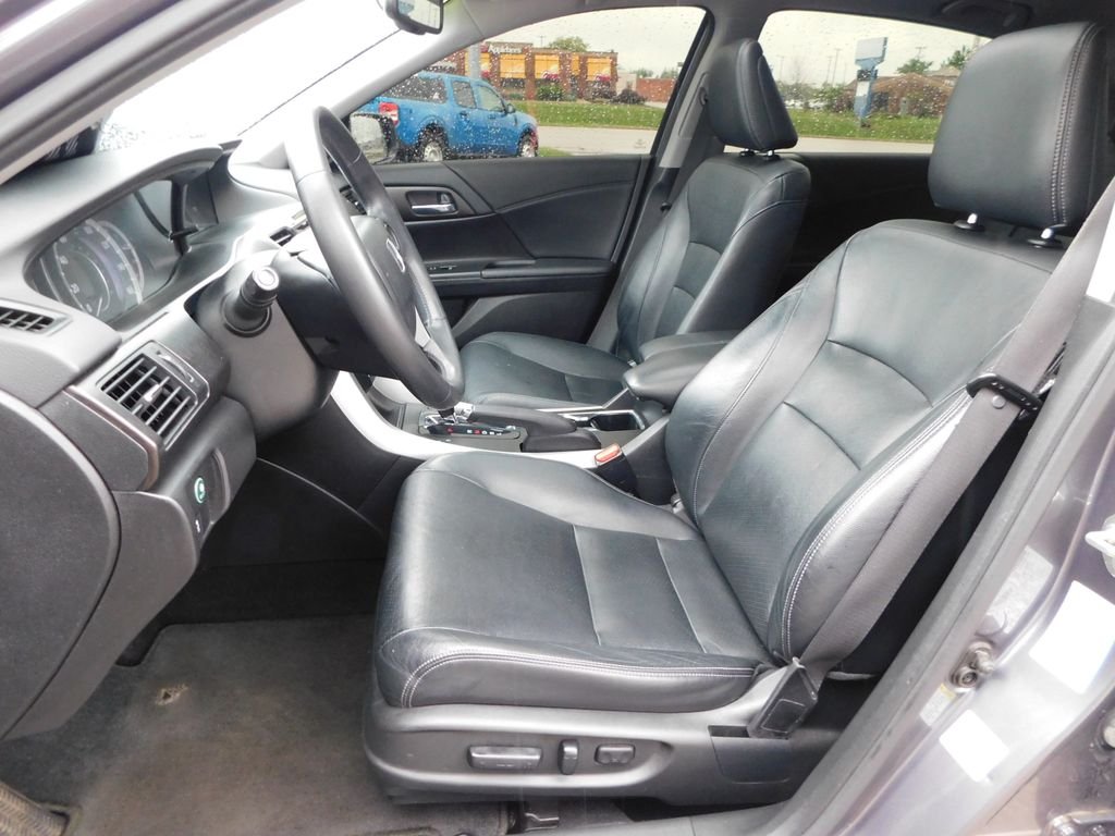 Used 2015 Gray Honda EX-L image 13