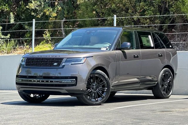 New 2026 Charente Grey Land Rover SE image 1