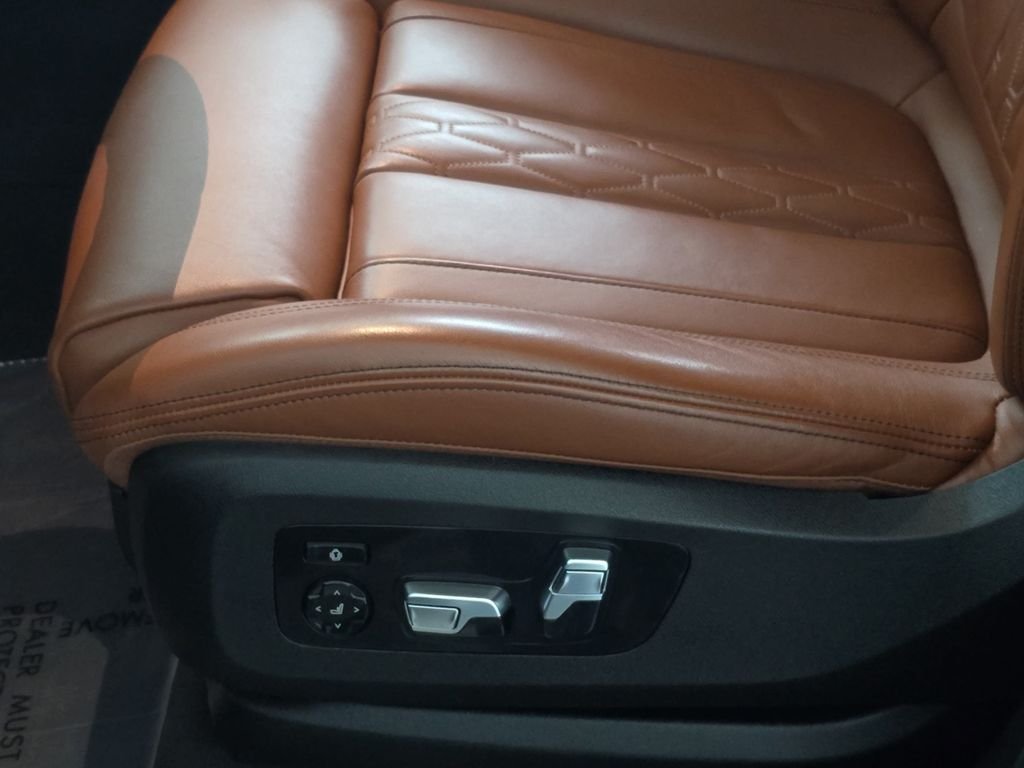 Used 2021 Carbon Black Metallic BMW M50i image 31