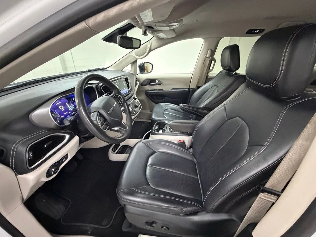 2024 Chrysler Pacifica Touring L - Photo 10