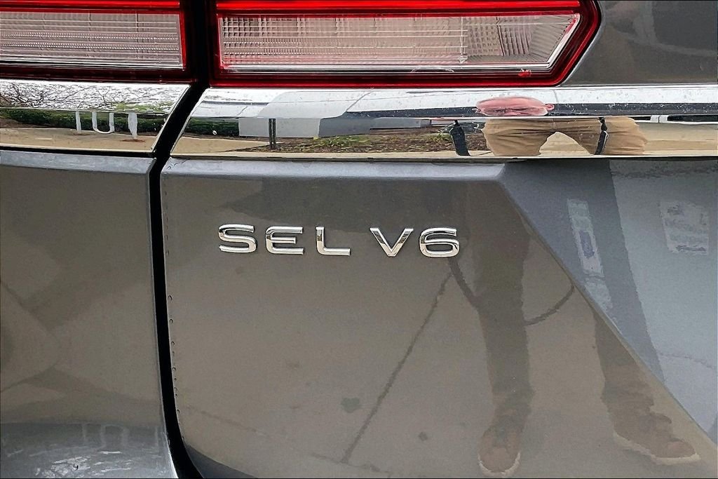 Used 2021 Gray Volkswagen SEL Premium image 9