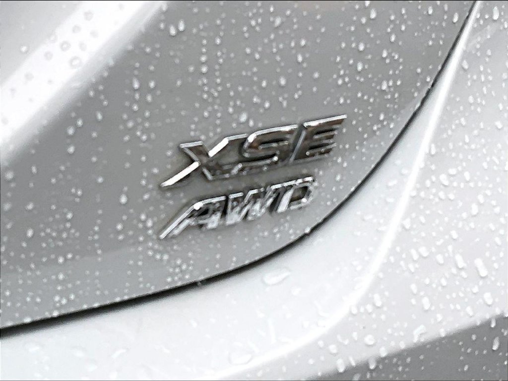 Used 2022 Ice Toyota XSE image 29