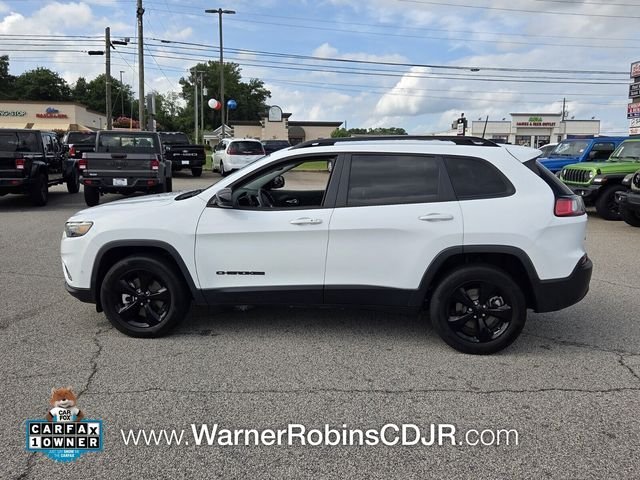 Used 2023 White Jeep Altitude image 4