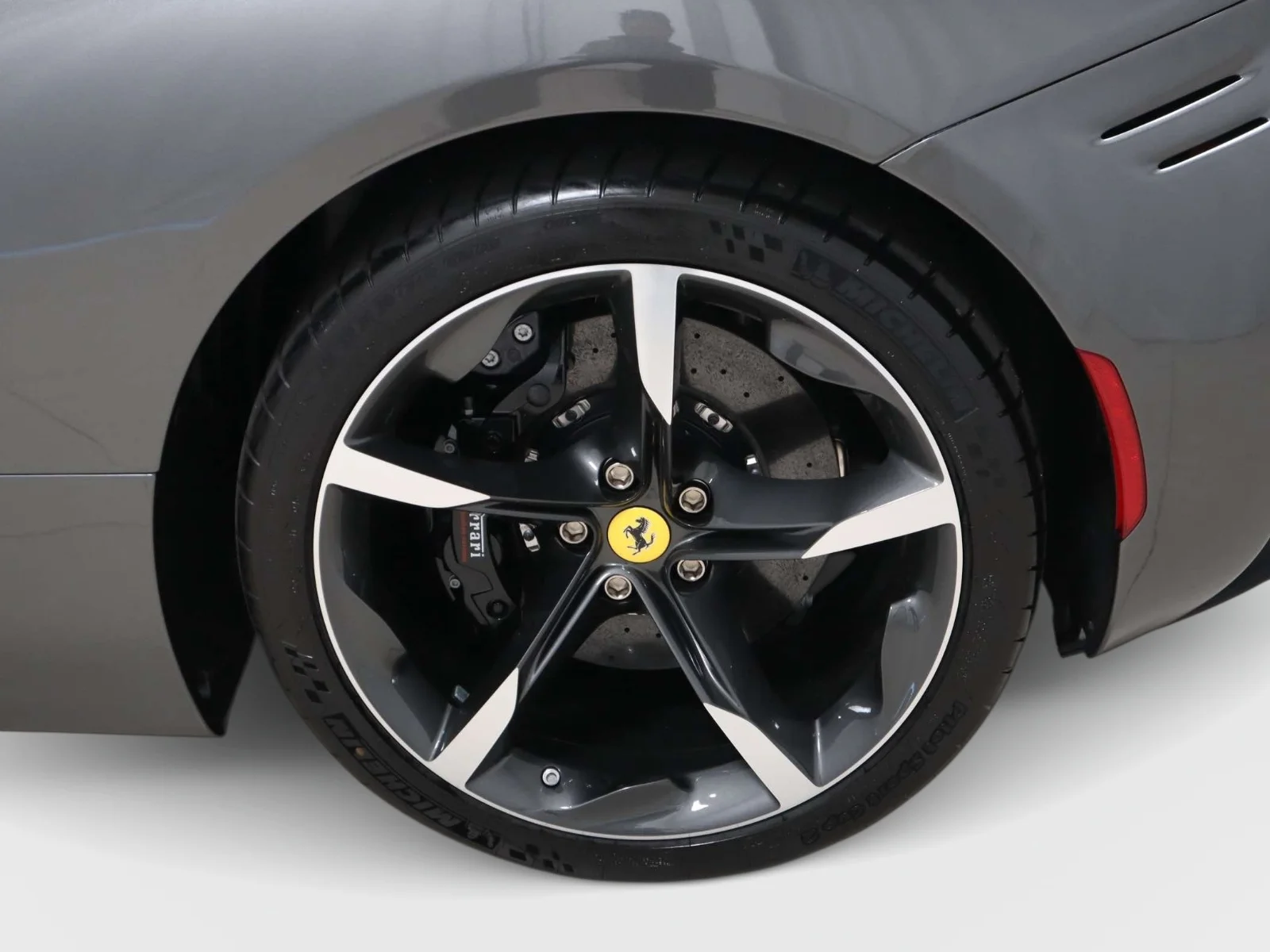 Used 2025 Grigio Silverstone Metallic Ferrari Convertible image 19