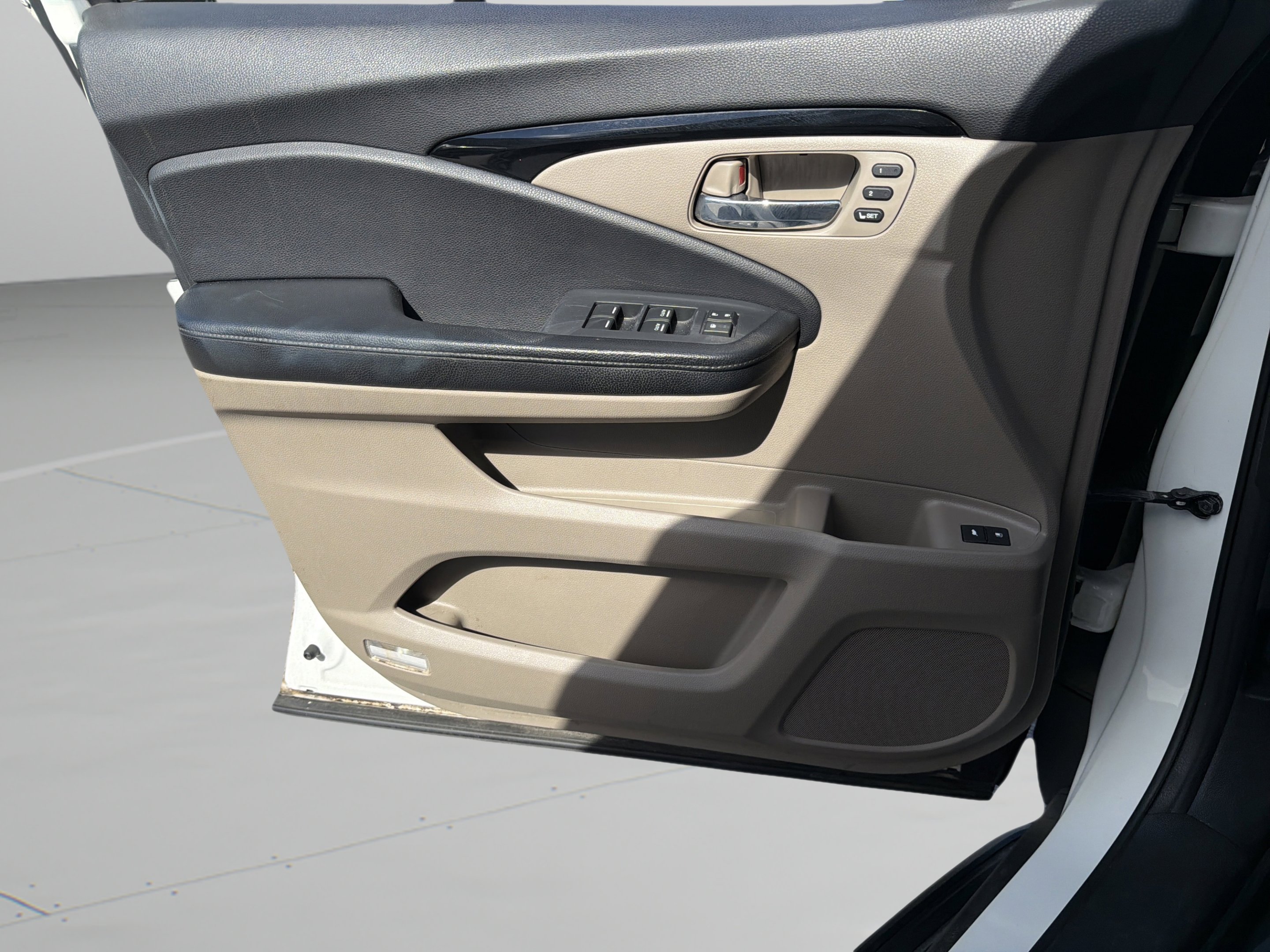 Used 2016 White Diamond Pearl Honda Touring image 20