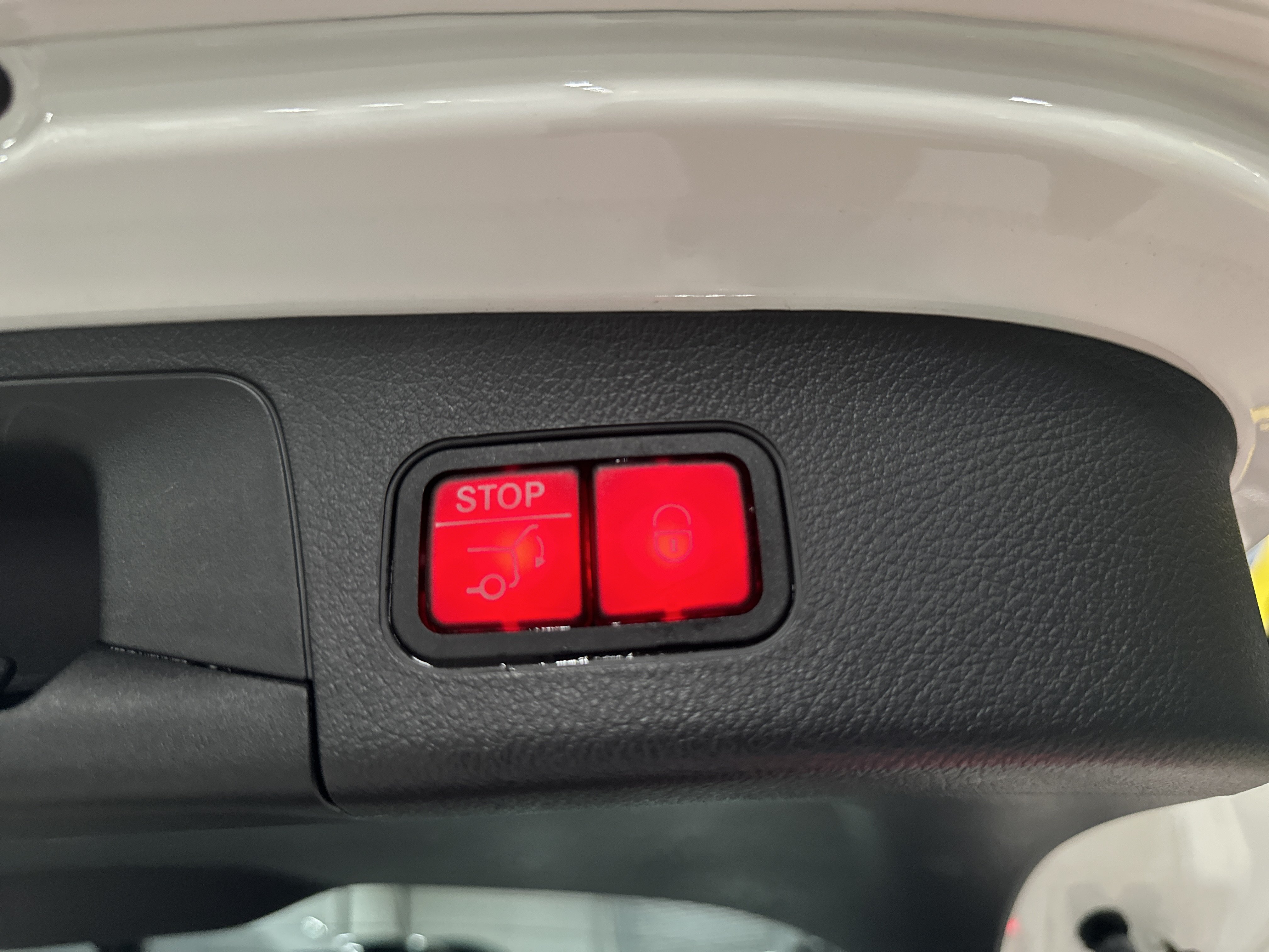 Certified Used 2023 Polar White Mercedes-Benz GLA 250 image 17
