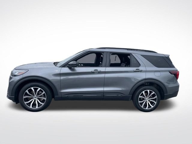 Used 2025 Carbonized Gray Metallic Ford ST-Line image 2