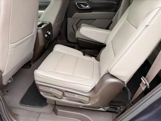 2023 GMC Yukon SLT - Photo 11