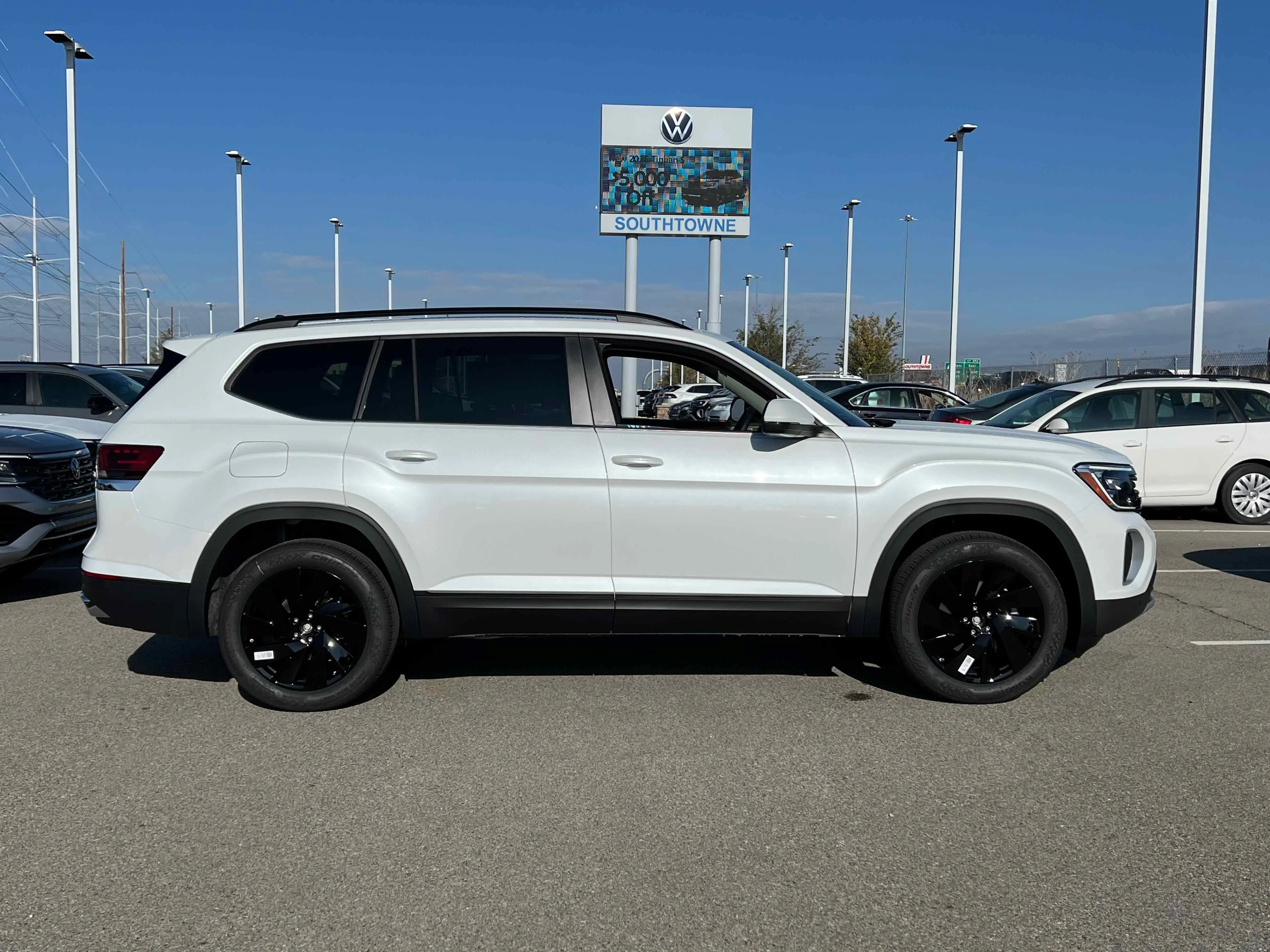 New 2026 Opal White Volkswagen 2.0T SE w/Technology image 2
