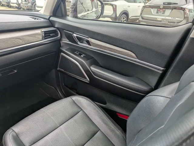 Used 2022 Black Kia EX image 18