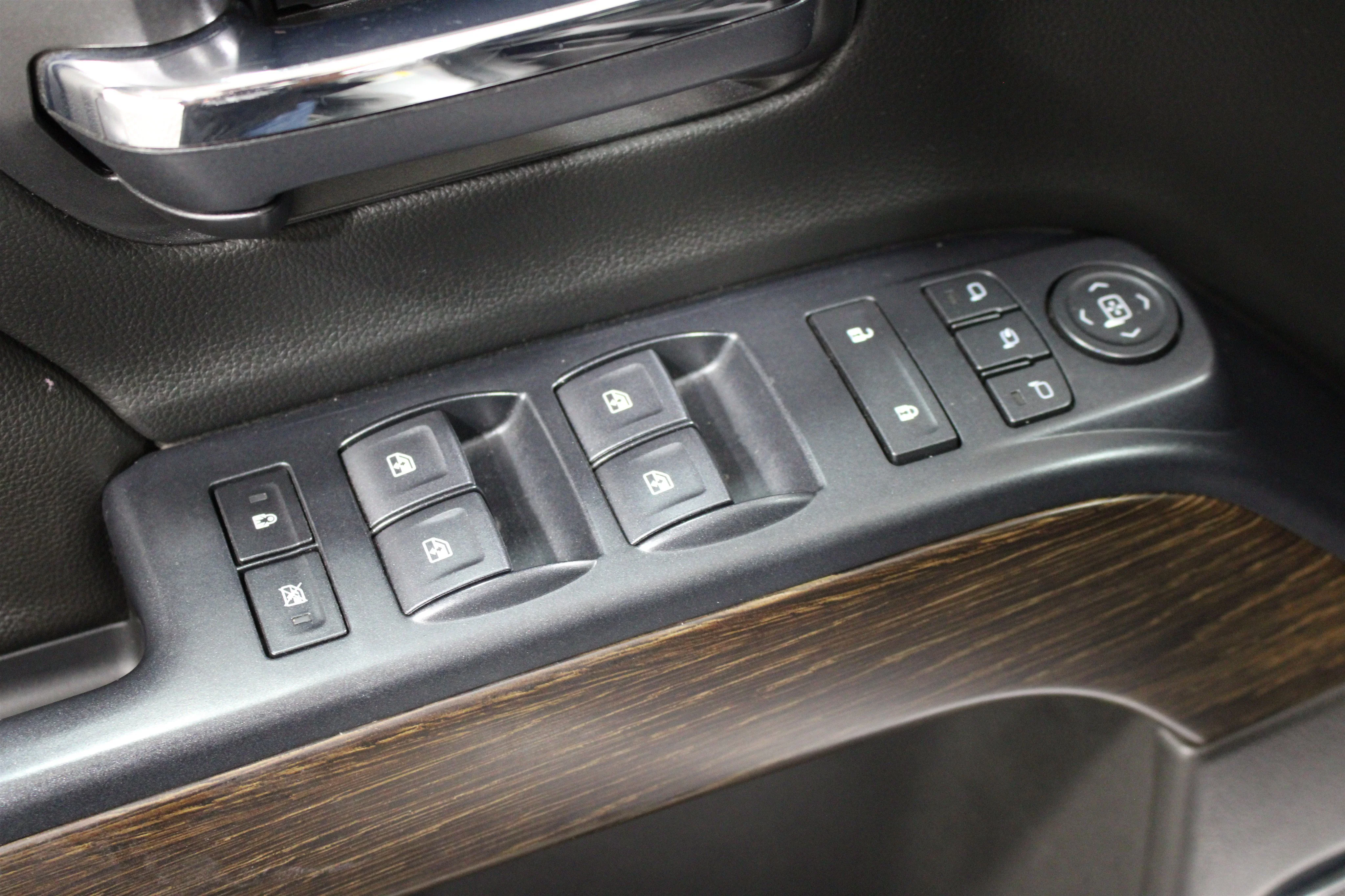 Used 2018 Quicksilver Metallic GMC Denali image 7