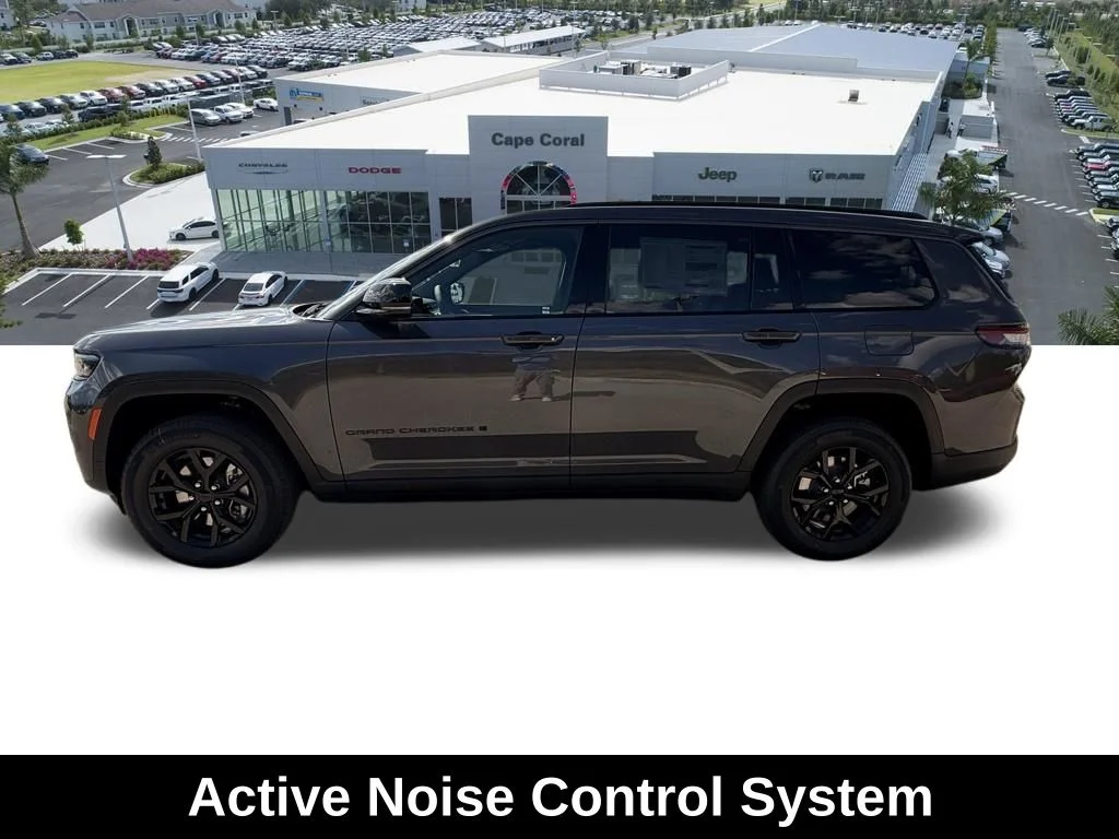 New 2026 Baltic Gray Metallic Clear-Coat Exterior Paint Jeep Laredo Altitude image 8
