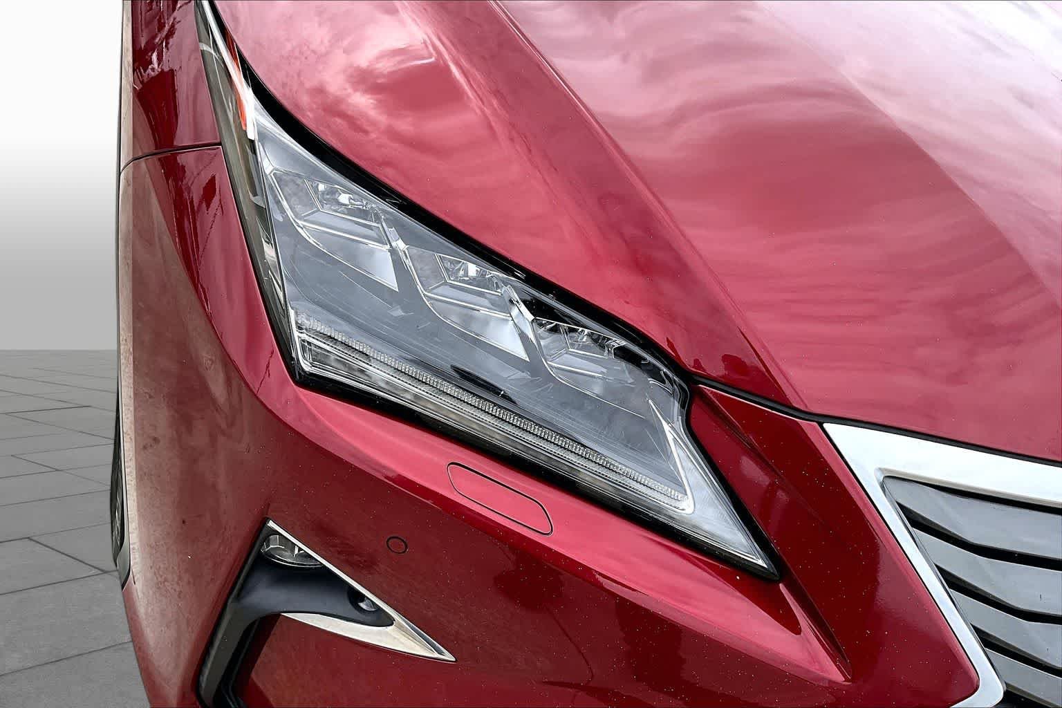 Used 2019 Matador Red Mica Lexus  image 28
