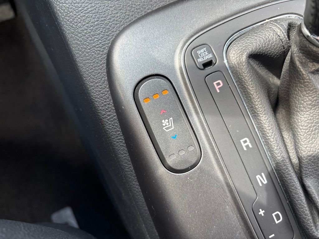 Used 2015 Gray Kia EX image 29
