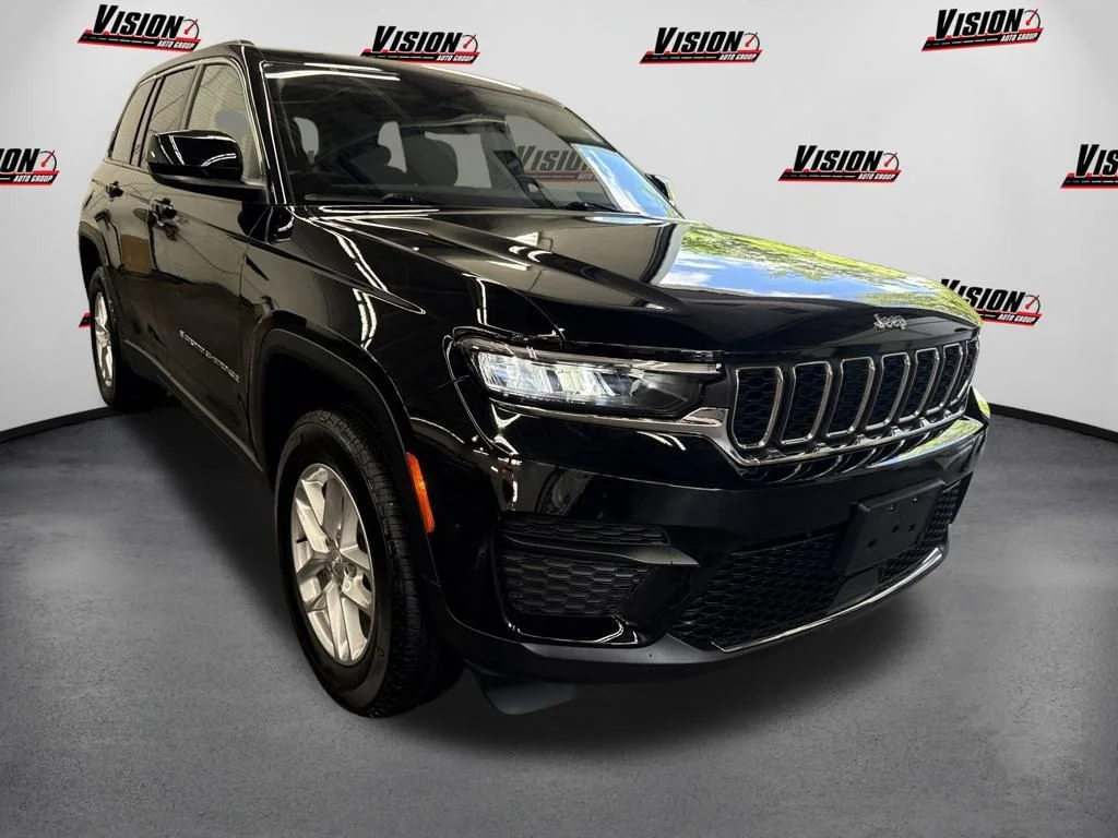 Used 2023 Black Jeep Laredo image 3
