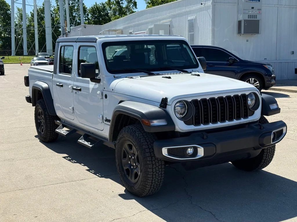 Used 2025 White Jeep Sport image 4