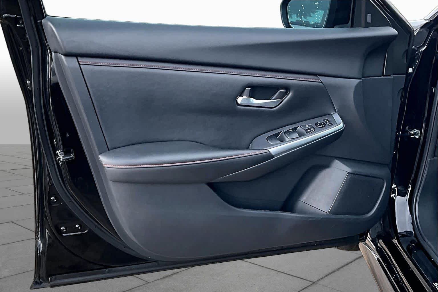 Used 2025 Super Black Nissan SR image 22