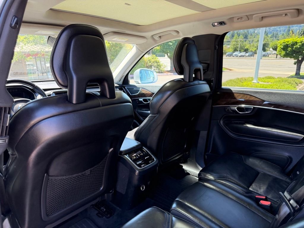 Used 2017 Bright Silver Metallic Volvo T6 Momentum image 32