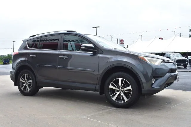 Used 2017 Gray Toyota XLE image 4
