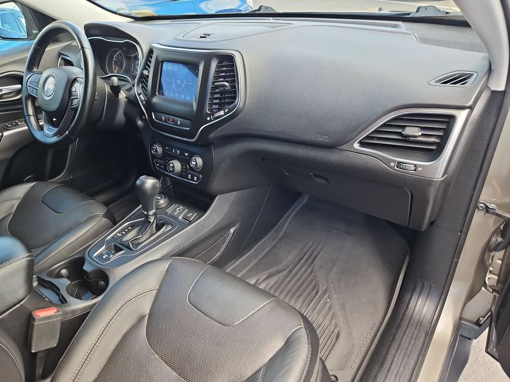 Used 2020 Light Brownstone Pearlcoat Jeep Latitude Plus image 29