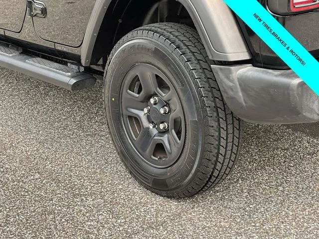 Used 2020 Black Jeep Unlimited Sport image 11