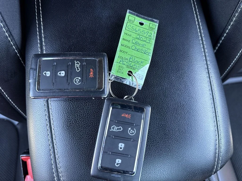 Used 2023 Diamond Black Jeep Altitude X image 31