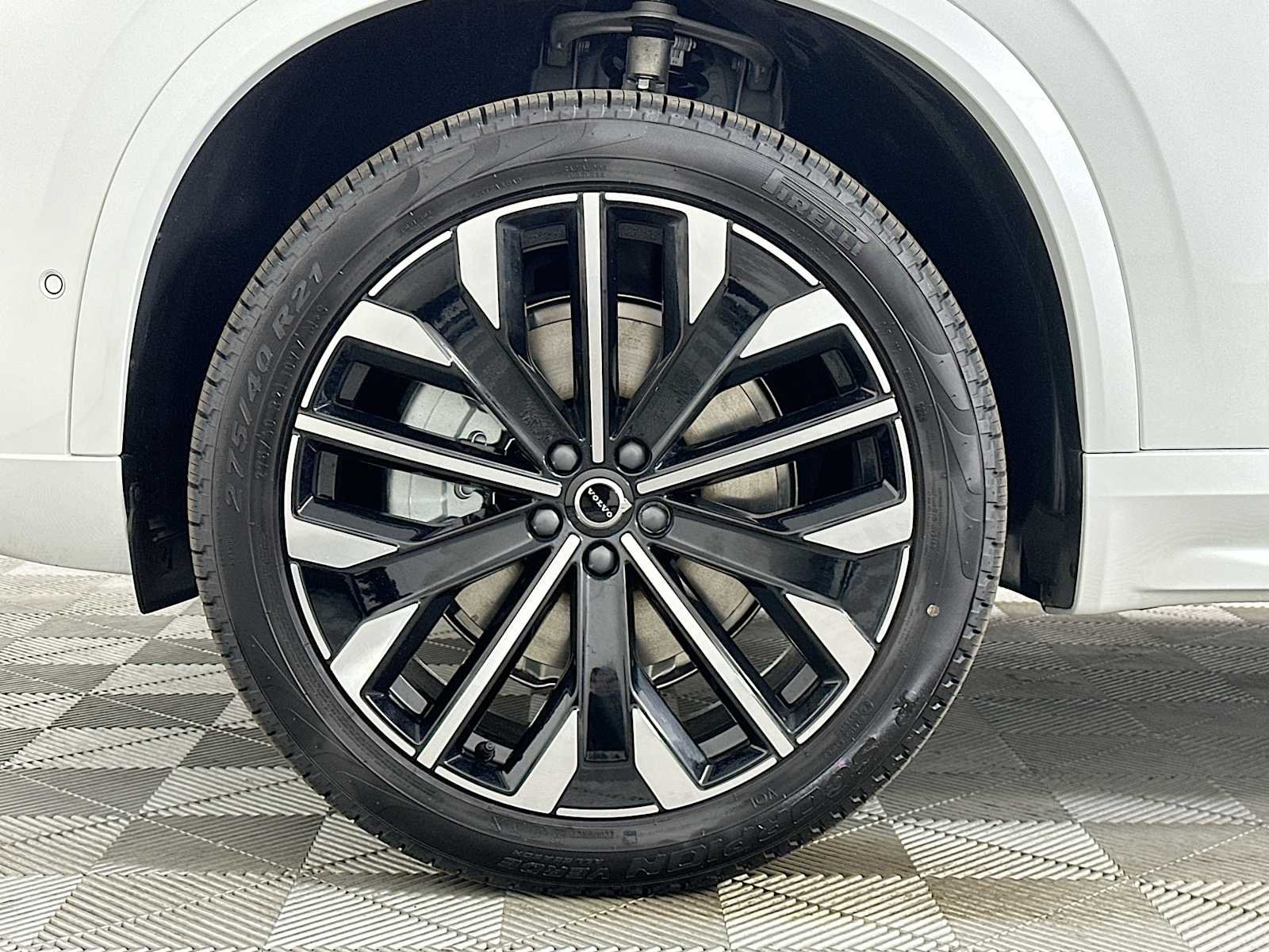 2025 Volvo XC90 Plus - Photo 31