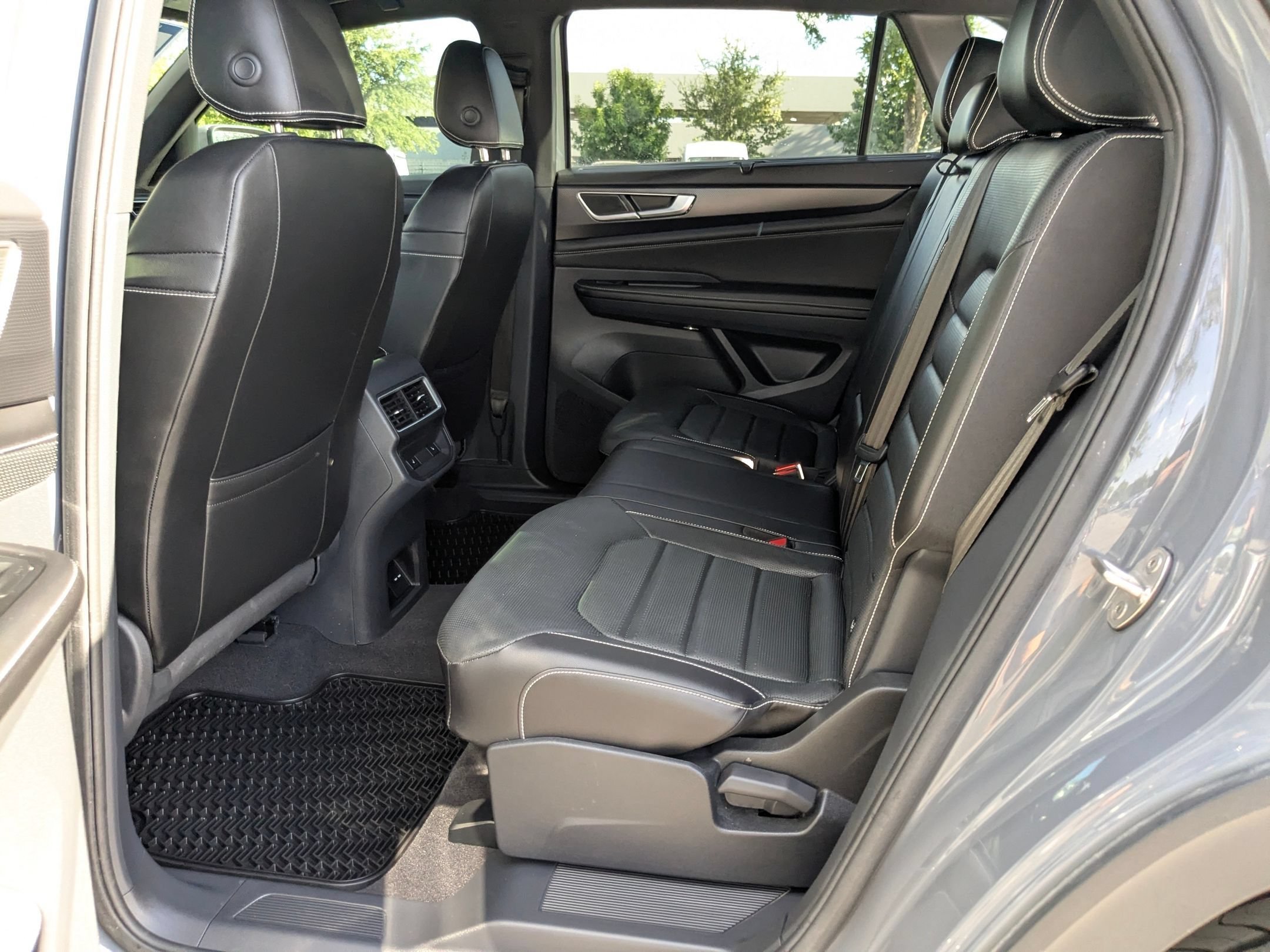 Used 2024 Gray Volkswagen 2.0T SEL image 19
