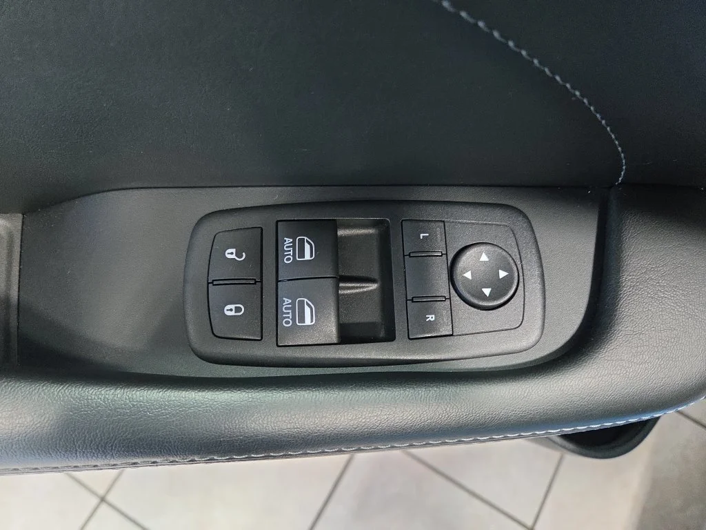 Used 2015 Blue Dodge R/T Scat Pack image 23