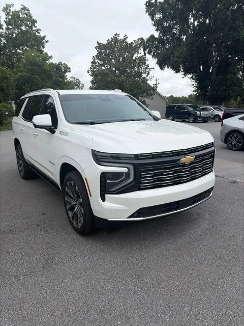 Used 2025 Beige Chevrolet High Country image 2