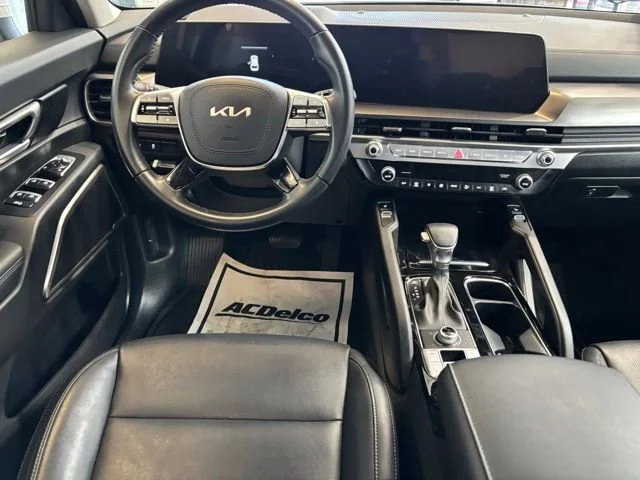 Used 2024 White Kia S image 17