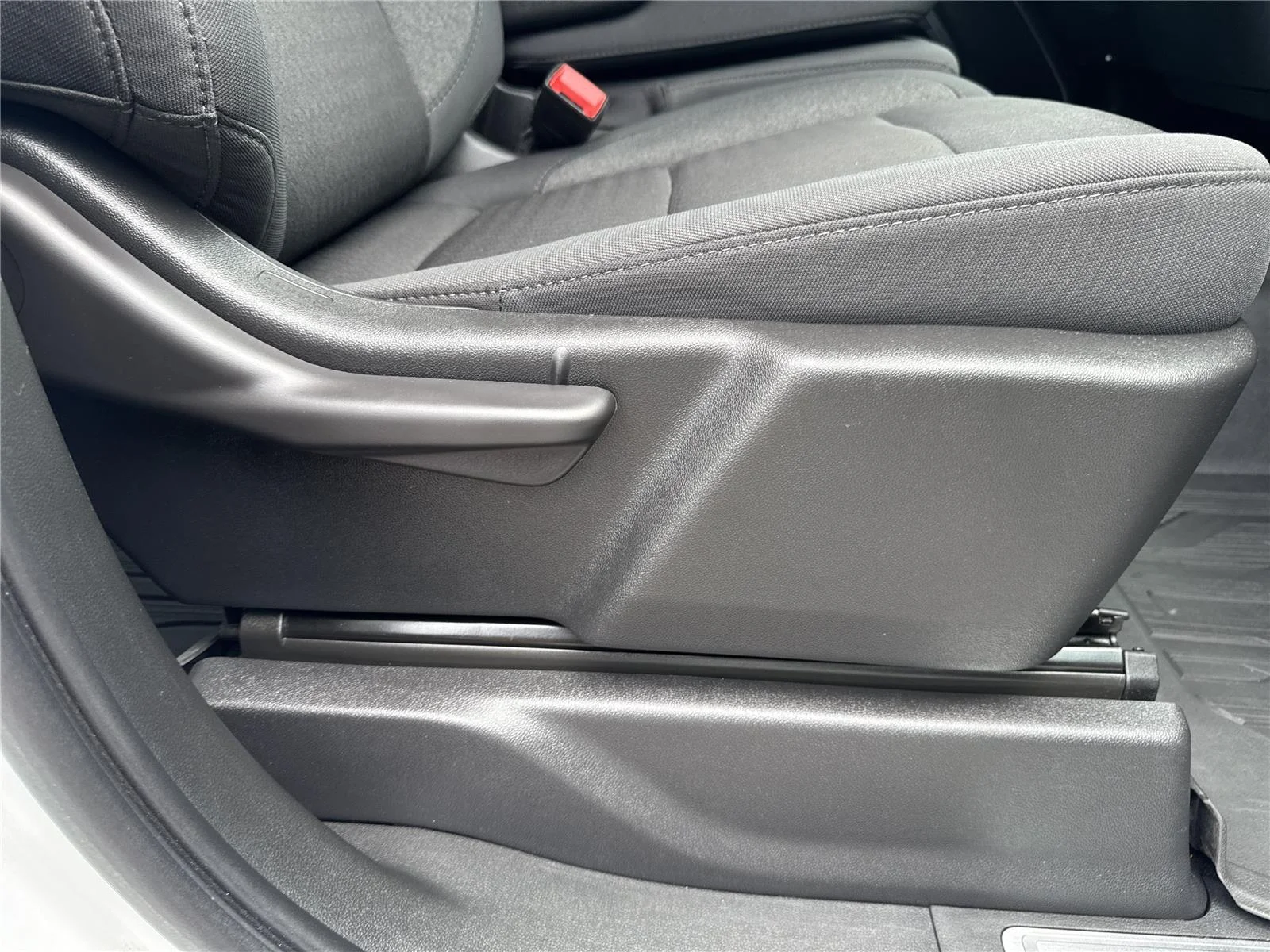 Used 2023 Summit White GMC SLE image 37