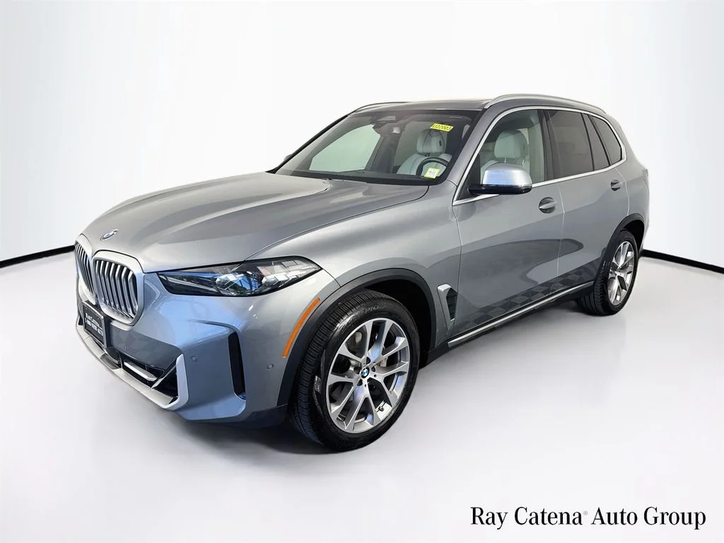 Used 2024 Gray BMW xDrive40i image 3