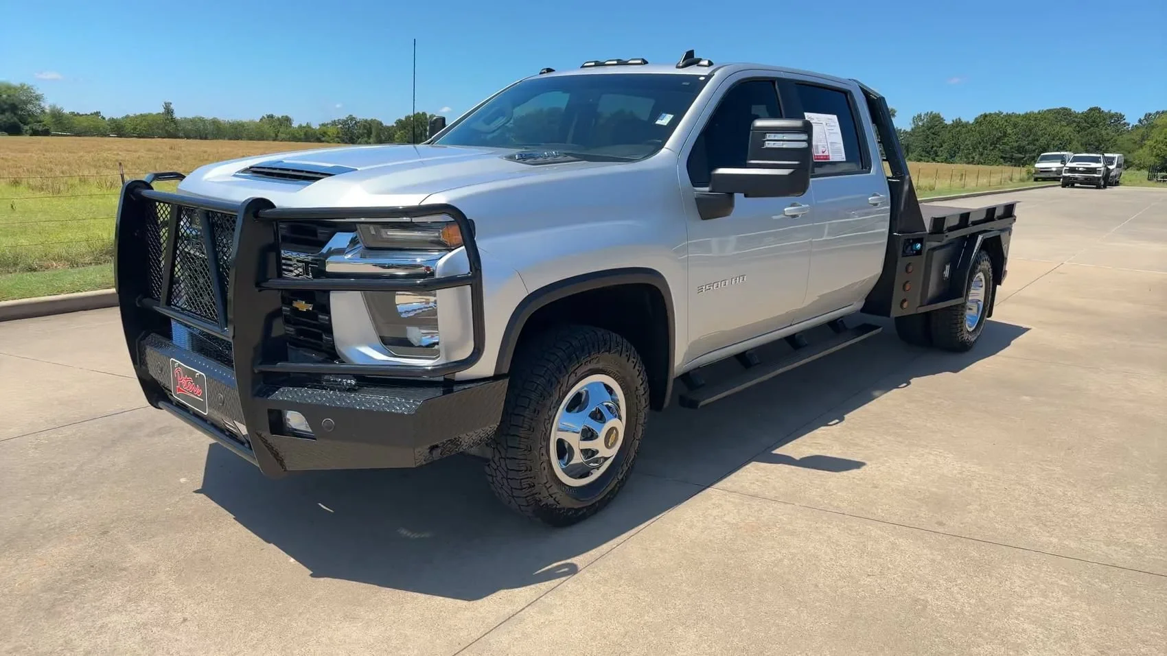 Used 2023 Silver Ice Metallic Chevrolet LT image 3