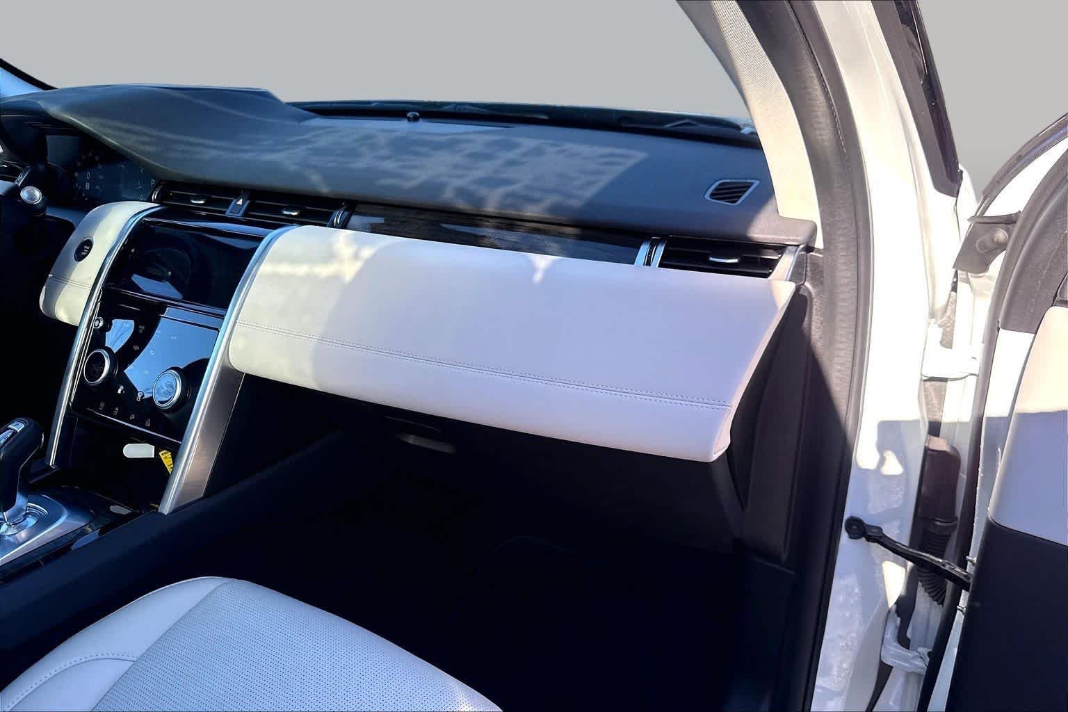 Used 2022 Fuji White Land Rover SE image 19