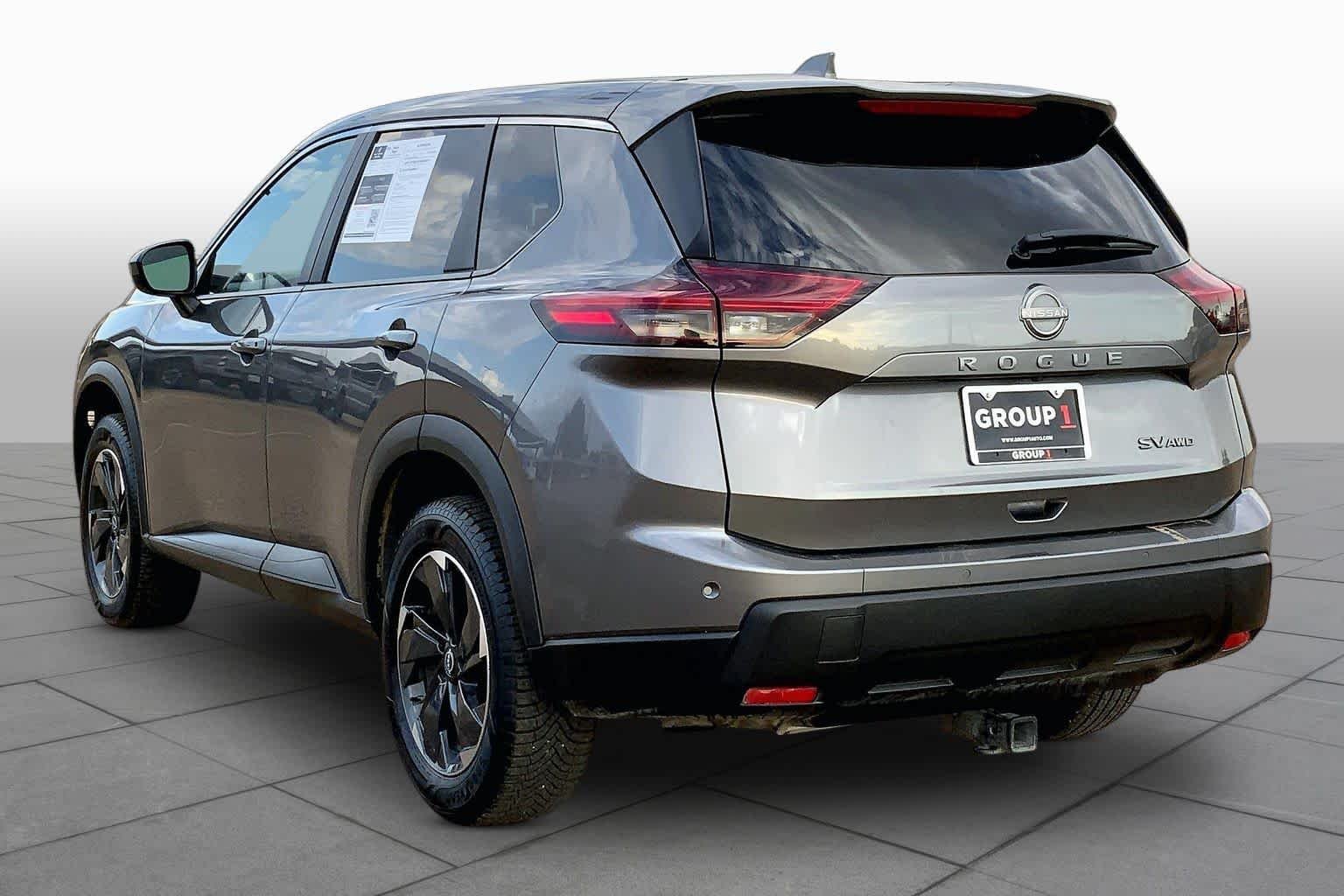 2024 Nissan Rogue SV - Photo 11