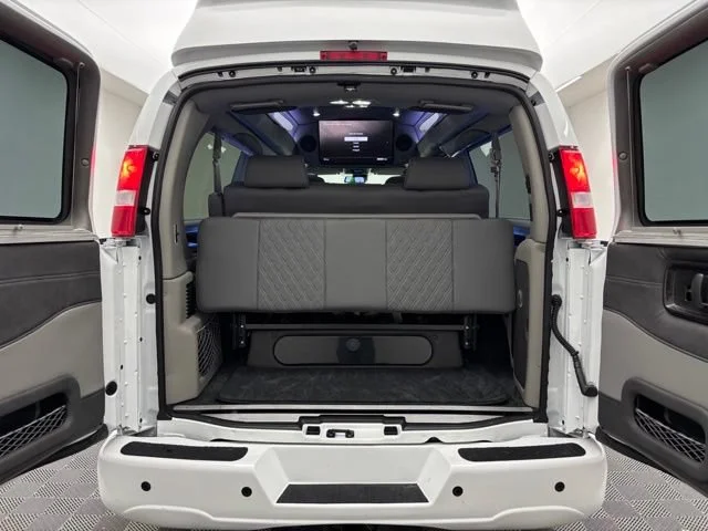 2026 GMC Savana Cargo Work Van - Photo 10