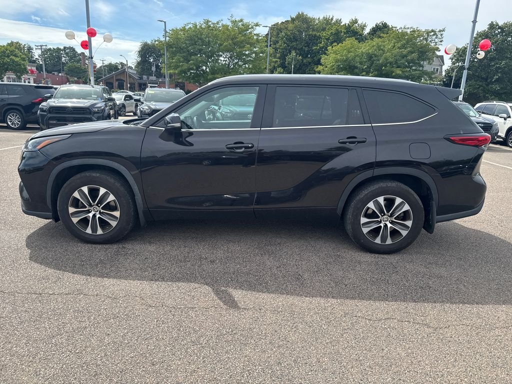 Used 2022 Brown Toyota XLE image 4