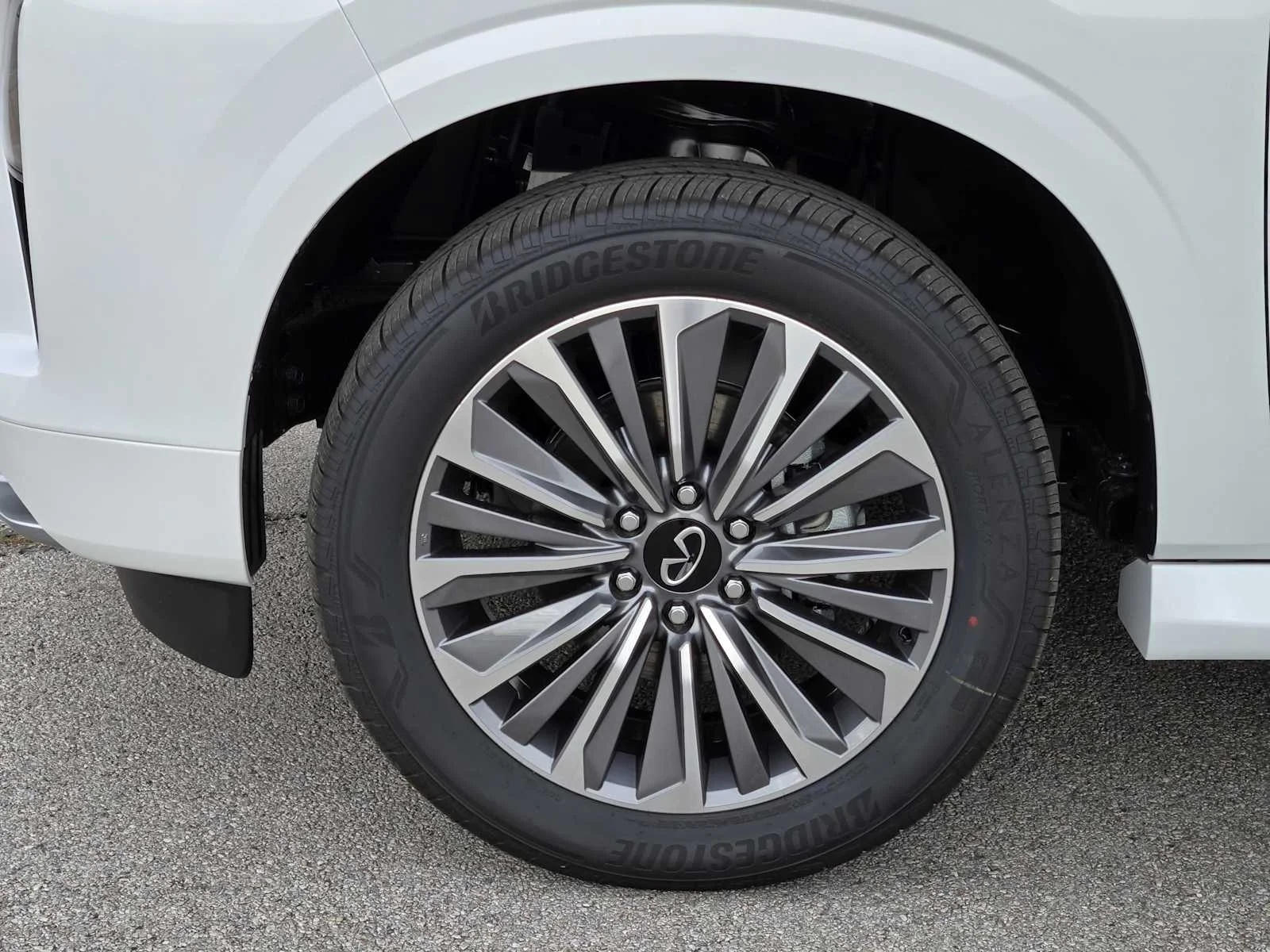 New 2026 RADIANT WHITE INFINITI Luxe 2WD image 7