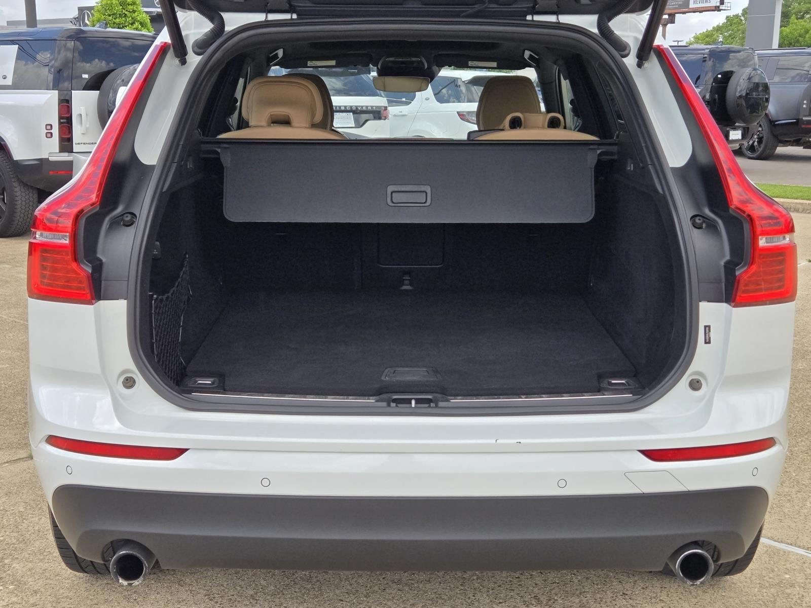 Used 2020 Ice White Volvo Momentum image 12
