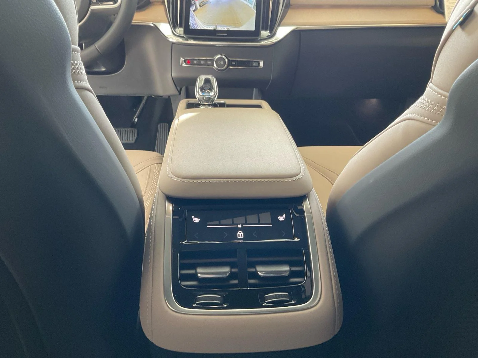 2026 Volvo XC90 Plus - Photo 28