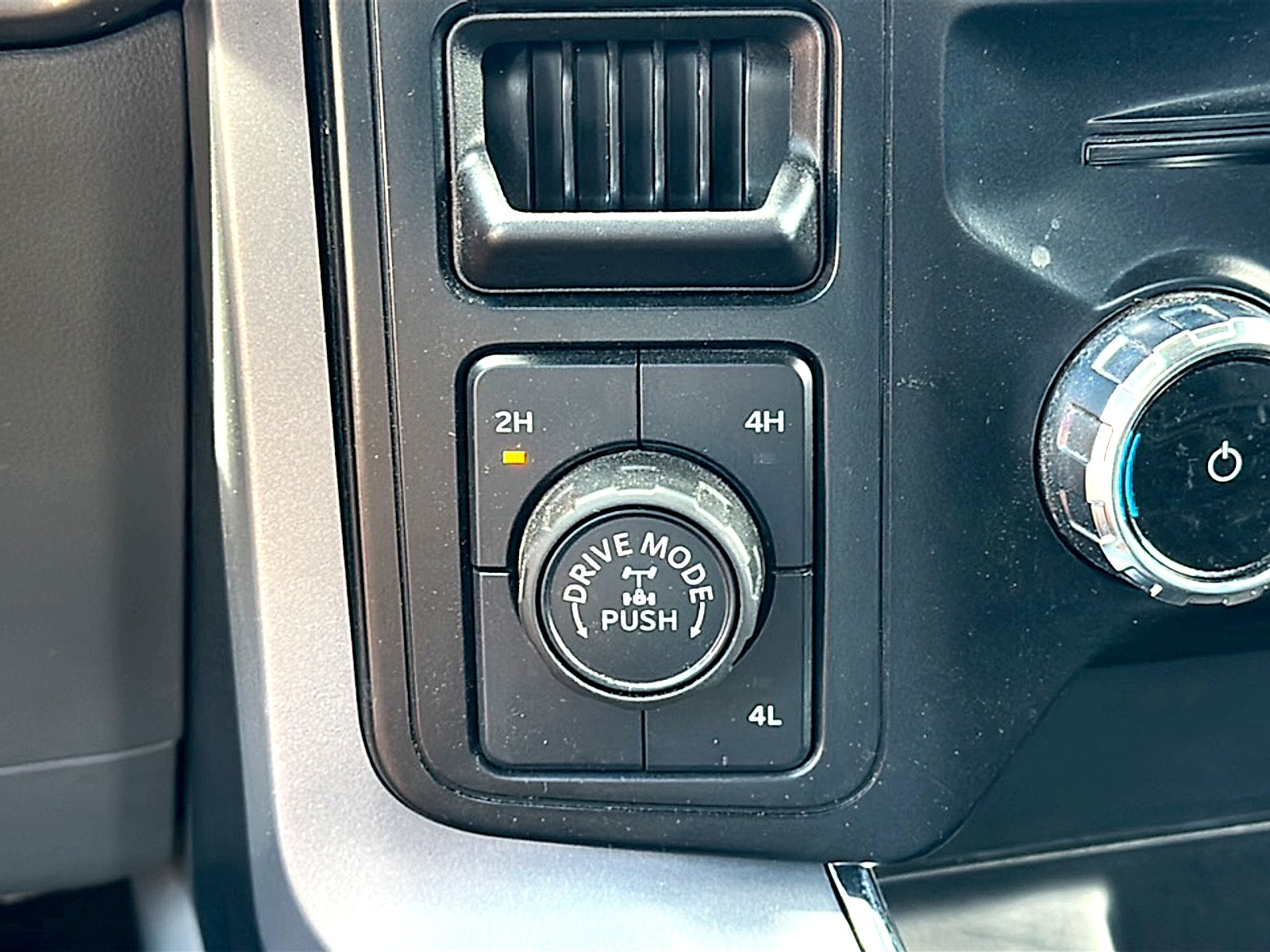 Used 2024 Agate Black Metallic Ford XLT image 35