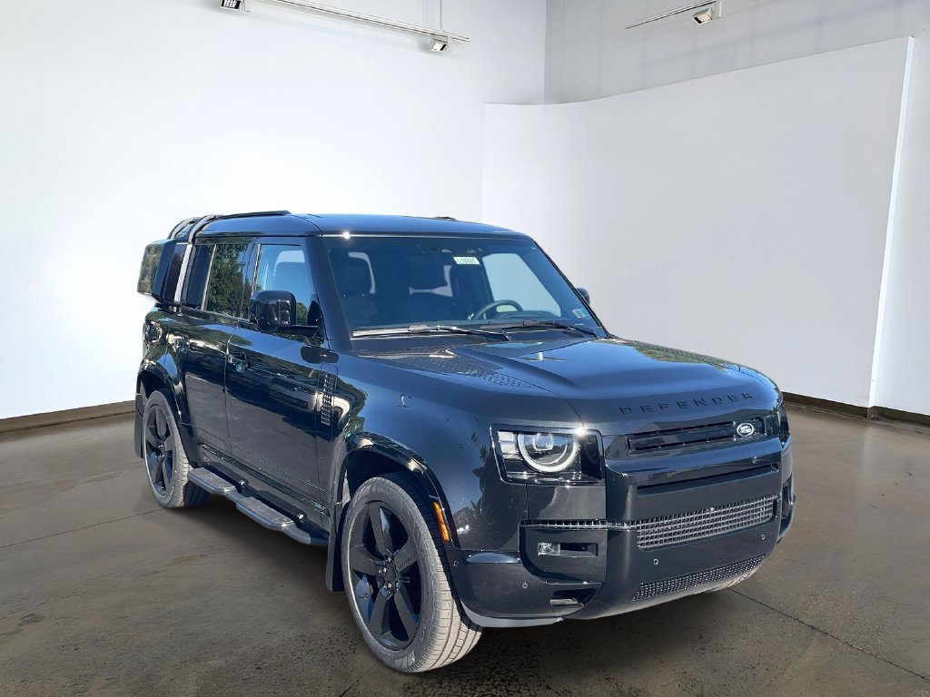 New 2026 Santorini Black Metallic Land Rover X-Dynamic SE image 3