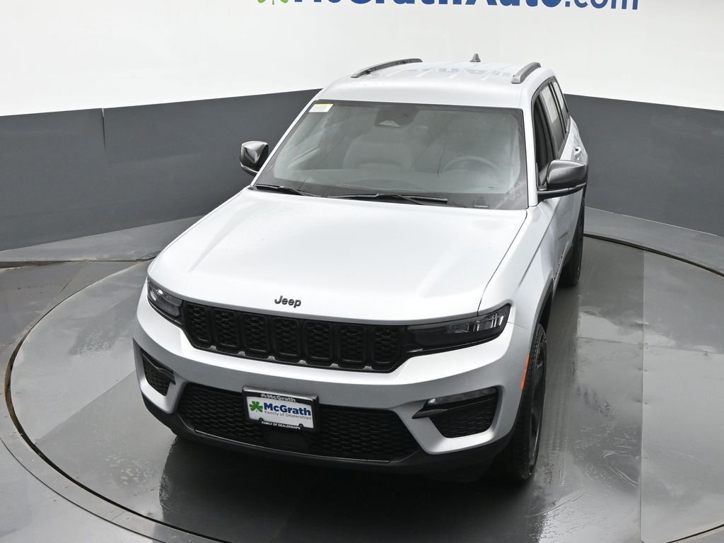 New 2025 Silver Zynith Exterior Paint Jeep Limited image 28