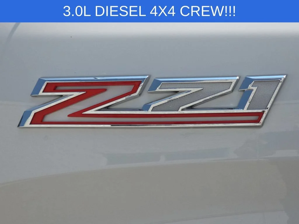 Used 2025 Summit White Chevrolet RST image 33